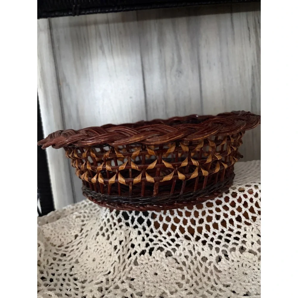Vintage Round Wicker Basket Tri-Tone Woven Decorative Bowl 10 Inch